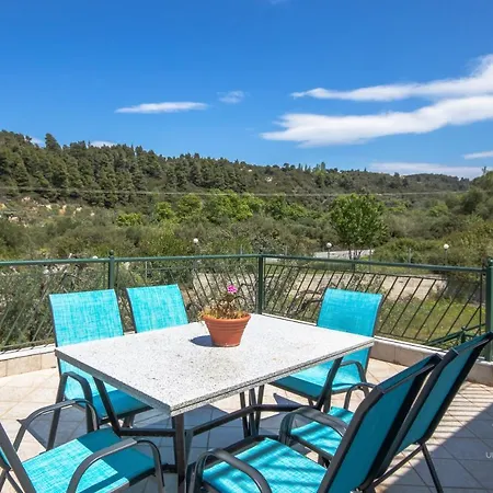 Vintage Maisonette With 3-bdrms, Akti Elias Halkidiki Apartment *