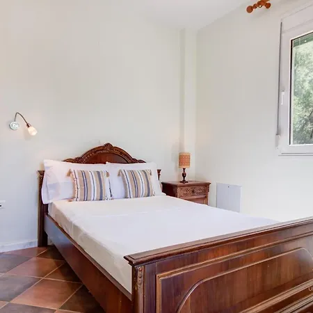 Apartment Vintage Maisonette With 3-bdrms, Akti Elias Halkidiki *